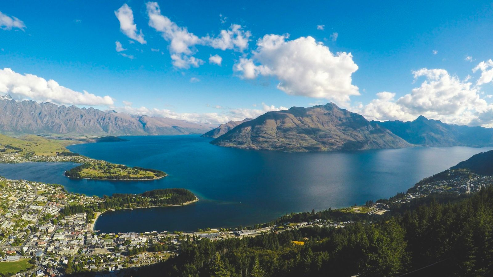 Queenstown town centre on Lake Wakatipu with mountains behind, seen from Queenstown Hill